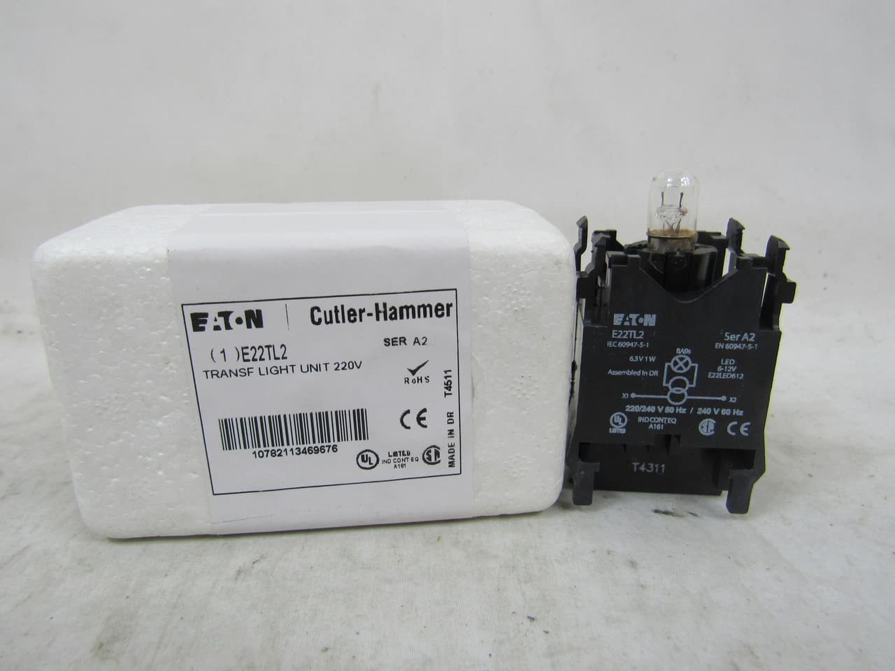 Eaton E22TL2 E22TL2 Eaton - Eaton E22 pushbutton, Light Unit for Illuminated Device, Non-metallic Heavy-Duty, Incandescent, Transformer, #755, 240 V Eaton E22TL2 E22TL2 Eaton - Eaton E22 pushbutton, Light Unit for Illuminated Device, Non-metallic Heavy-Duty, Incandescent, Transformer, #755, 240 V