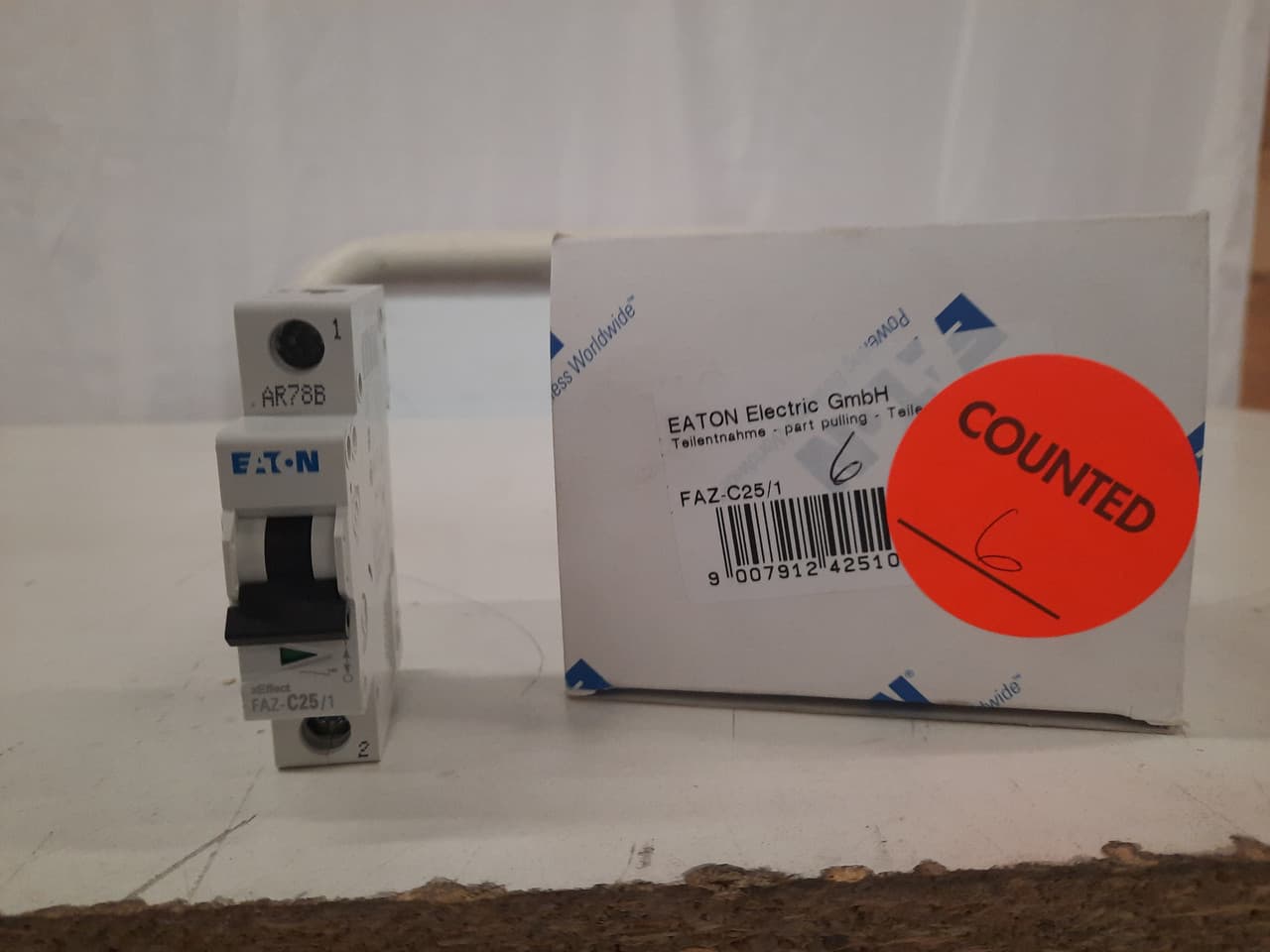 Eaton FAZ-C25/1 277/480 VAC 50/60 Hz, 25 A, 1-Pole, 10 kA, 5 to 10 x Rated Current, Line/Load Terminal, DIN Rail Mount, Standard Packaging, C-Curve, Current Limiting, Thermal Magnetic, Supplementary Protector Eaton FAZ-C25/1 277/480 VAC 50/60 Hz, 25 A, 1-Pole, 10 kA, 5 to 10 x Rated Current, Line/Load Terminal, DIN Rail Mount, Standard Packaging, C-Curve, Current Limiting, Thermal Magnetic, Supplementary Protector