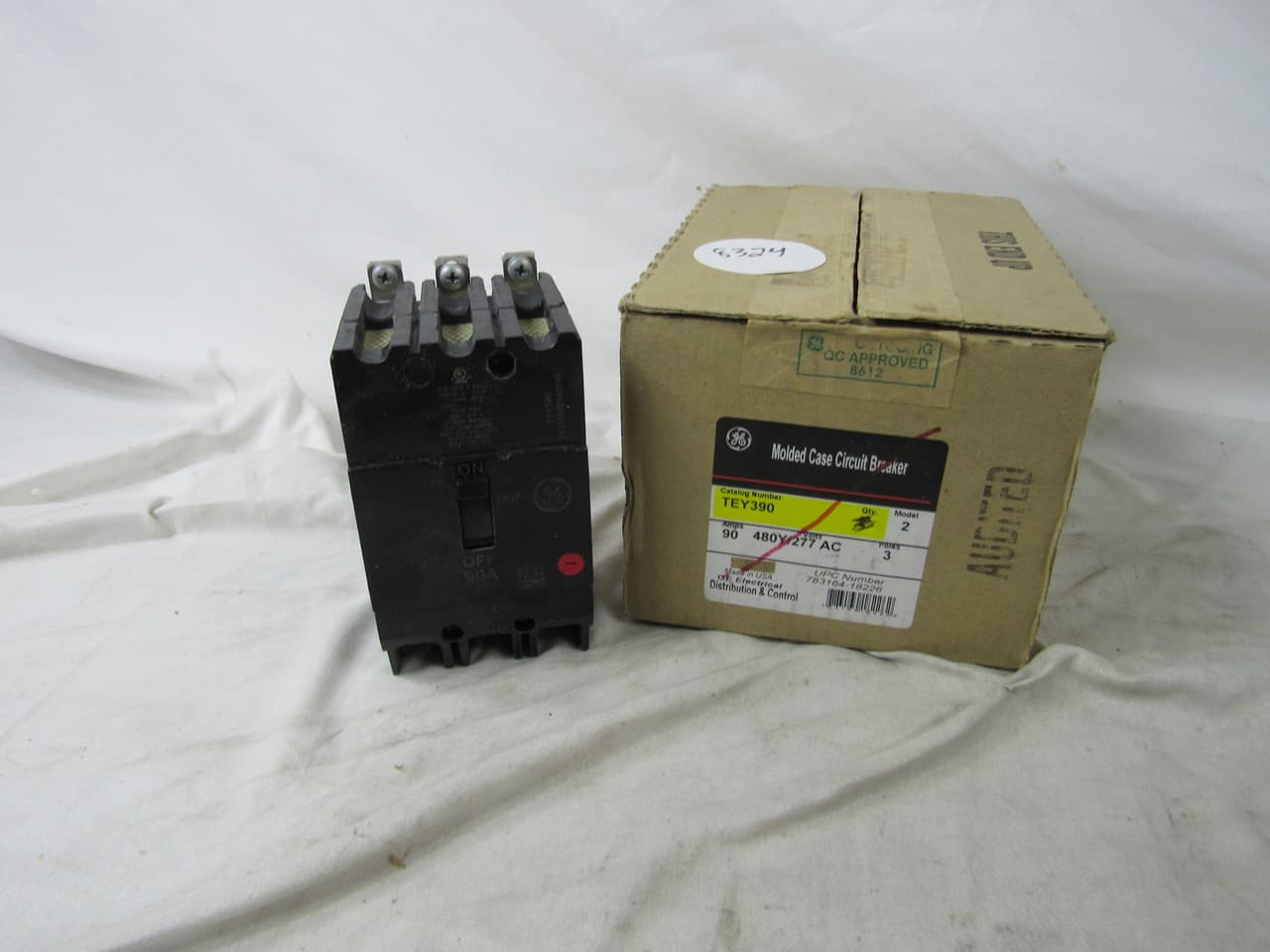 General Electric TEY390 480 VAC Star/277 VAC, 90 A, 65 kA Interrupt, 3-Pole, 4 to 1/0 AWG Aluminum/Copper Integral Load Lug Terminal, 1 General Electric TEY390 480 VAC Star/277 VAC, 90 A, 65 kA Interrupt, 3-Pole, 4 to 1/0 AWG Aluminum/Copper Integral Load Lug Terminal, 1