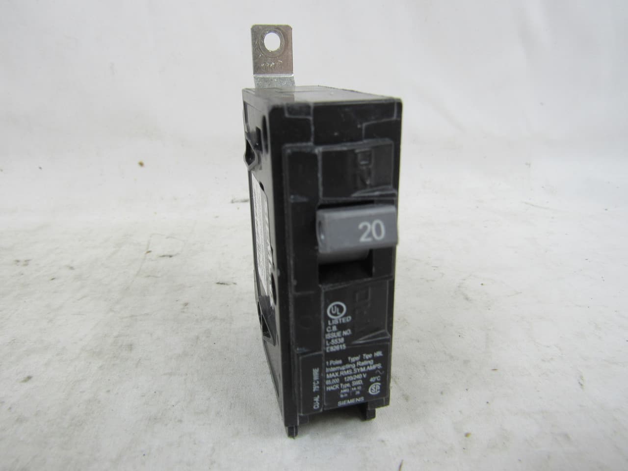 Siemens B120HH 120 VAC, 20 A, 65 kA, 1-Pole, Bolt-On Mount, Molded Case, Thermal Magnetic Siemens B120HH 120 VAC, 20 A, 65 kA, 1-Pole, Bolt-On Mount, Molded Case, Thermal Magnetic