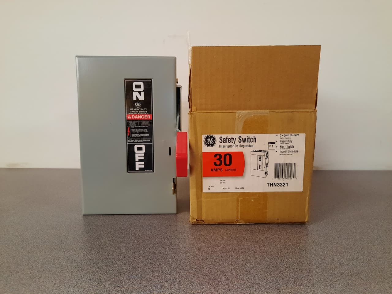 General Electric THN3321 240 VAC, 250 VDC, 30 A, 3-Pole, 3-Wire, NEMA 1, Class H/K/J/R, Non-Fusible, Heavy Duty, Indoor General Electric THN3321 240 VAC, 250 VDC, 30 A, 3-Pole, 3-Wire, NEMA 1, Class H/K/J/R, Non-Fusible, Heavy Duty, Indoor