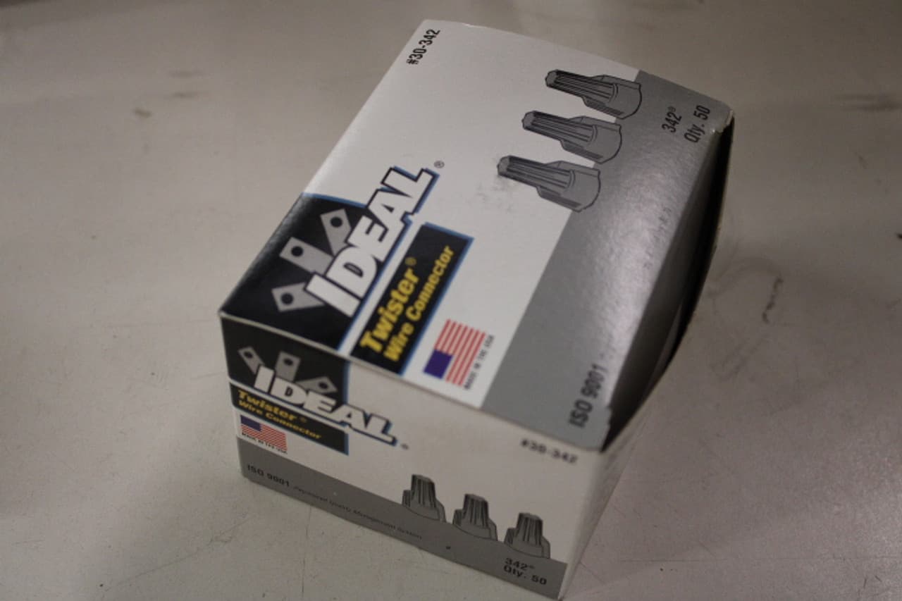 Ideal Industries 30-342 600 V, 18 to 6 AWG, (3) 14 AWG to (2) 8 AWG, Gray, Co-Polymer Shell, Solid/Stranded Wire, Live Action, Expanding Square Wire Spring, Extra Leverage, Comfortable Swept Wing, Wire Connector (50 per Box) Ideal Industries 30-342 600 V, 18 to 6 AWG, (3) 14 AWG to (2) 8 AWG, Gray, Co-Polymer Shell, Solid/Stranded Wire, Live Action, Expanding Square Wire Spring, Extra Leverage, Comfortable Swept Wing, Wire Connector (50 per Box)