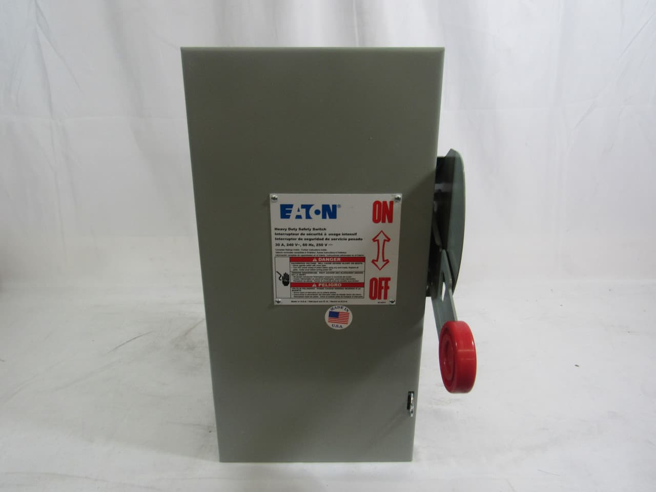 Eaton DH321FGK DH321FGK Eaton - Eaton Enhanced visible blade single-throw safety switch, 30 A, NEMA 1, Painted steel, Class H, Fusible without neutral, Three-pole, Three-wire, 240 V, Max Hp: 1.5, 3/ 3, 7.5/ 5 hp (1,3PH @Std/TD, 250 Vdc), #14-#2 Cu/Al Eaton DH321FGK DH321FGK Eaton - Eaton Enhanced visible blade single-throw safety switch, 30 A, NEMA 1, Painted steel, Class H, Fusible without neutral, Three-pole, Three-wire, 240 V, Max Hp: 1.5, 3/ 3, 7.5/ 5 hp (1,3PH @Std/TD, 250 Vdc), #14-#2 Cu/Al
