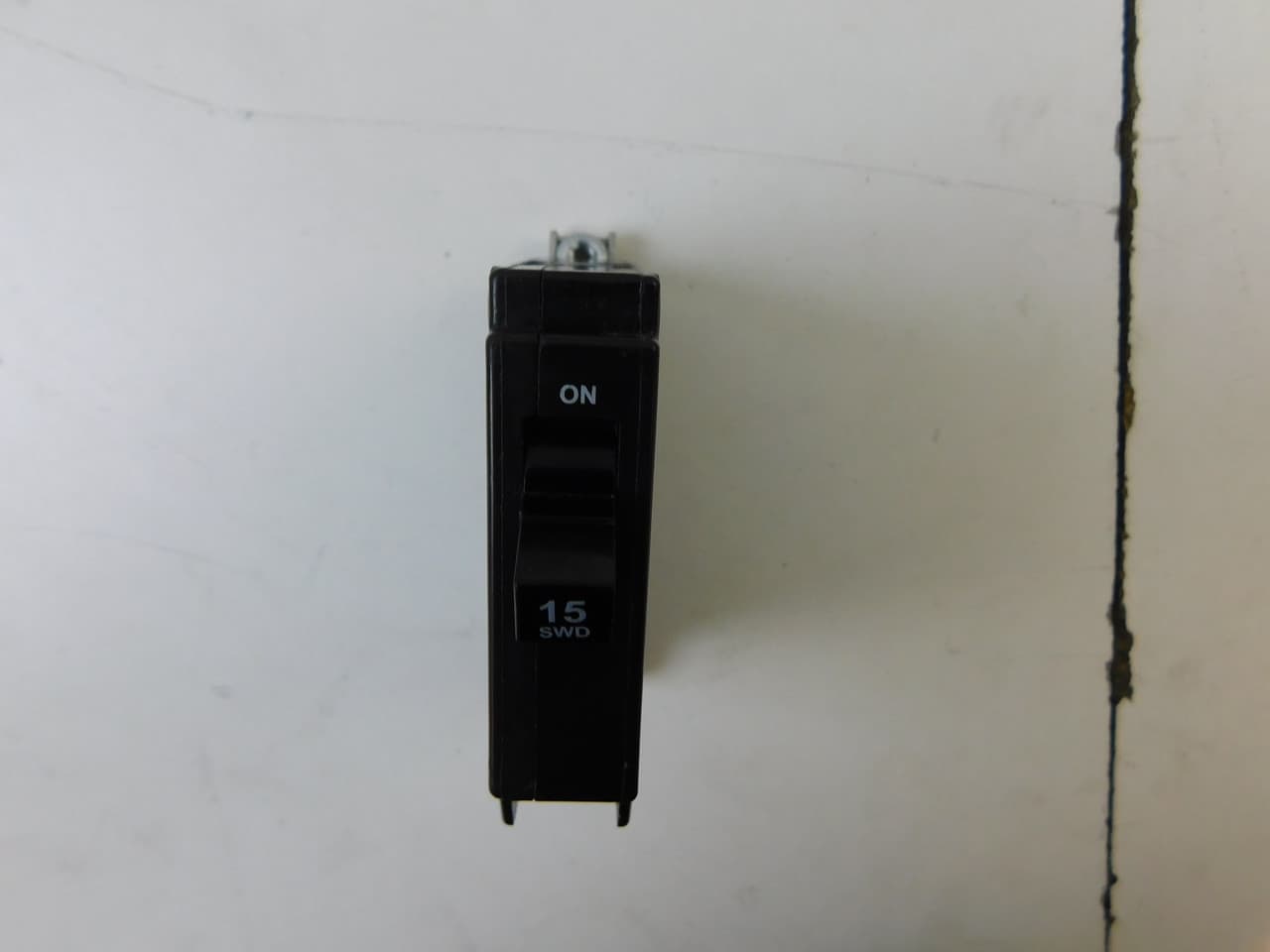 Eaton CHB115 CHB115 Eaton - Type CHB Ground Fault Circuit Breaker,5 mA Ground Fault,15A,10 kAIC,Single-pole,120/240V,#14-8 AWG,CHB,CH Loadcenters Eaton CHB115 CHB115 Eaton - Type CHB Ground Fault Circuit Breaker,5 mA Ground Fault,15A,10 kAIC,Single-pole,120/240V,#14-8 AWG,CHB,CH Loadcenters