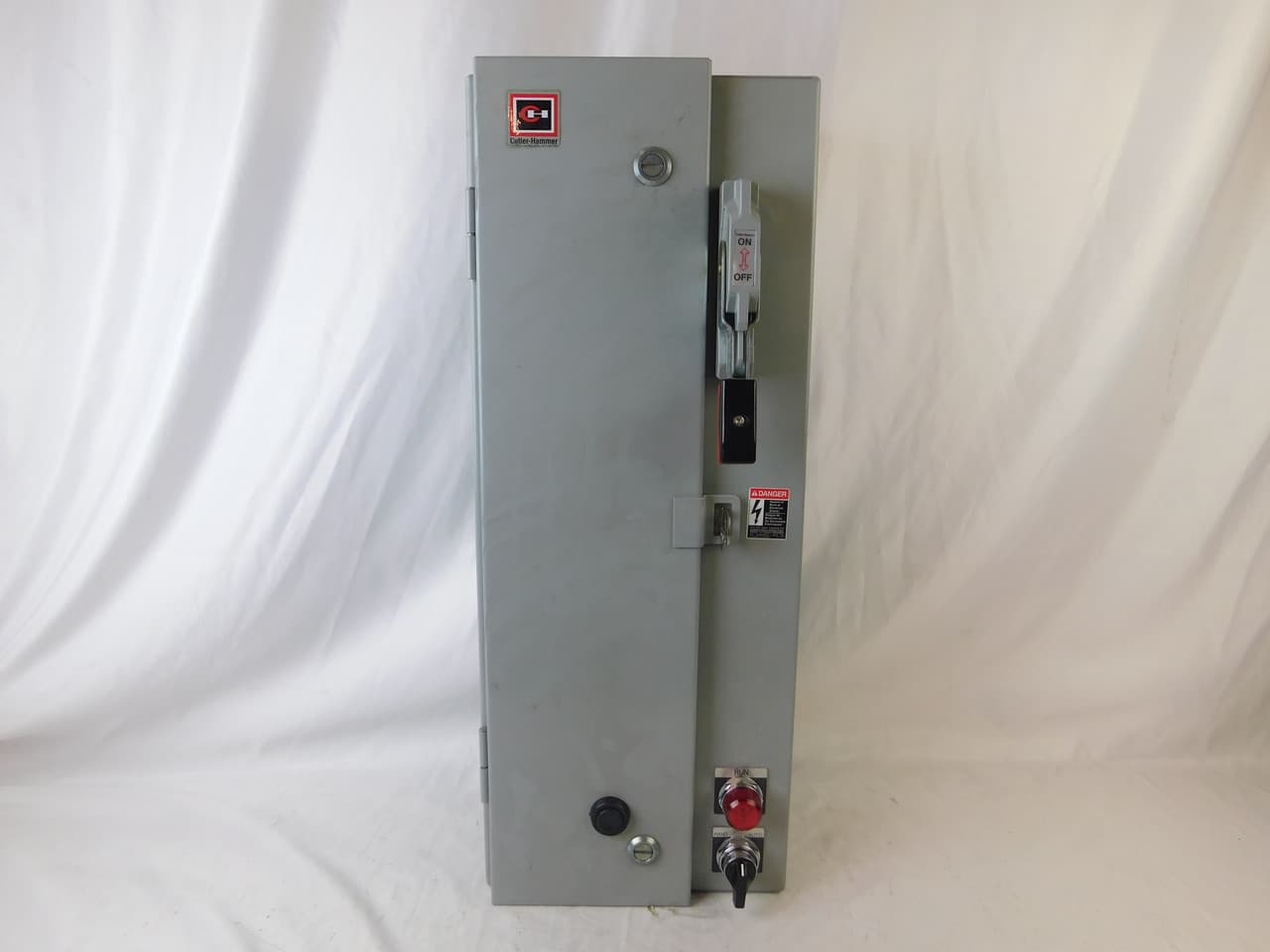 Eaton ECN1611AAA ECN1611AAA Eaton - Eaton Freedom NEMA enclosed control , 110V/50 Hz-120V/60 Hz , NEMA 1 , Combination non-reversing starter circuit breaker , Three-phase Eaton ECN1611AAA ECN1611AAA Eaton - Eaton Freedom NEMA enclosed control , 110V/50 Hz-120V/60 Hz , NEMA 1 , Combination non-reversing starter circuit breaker , Three-phase