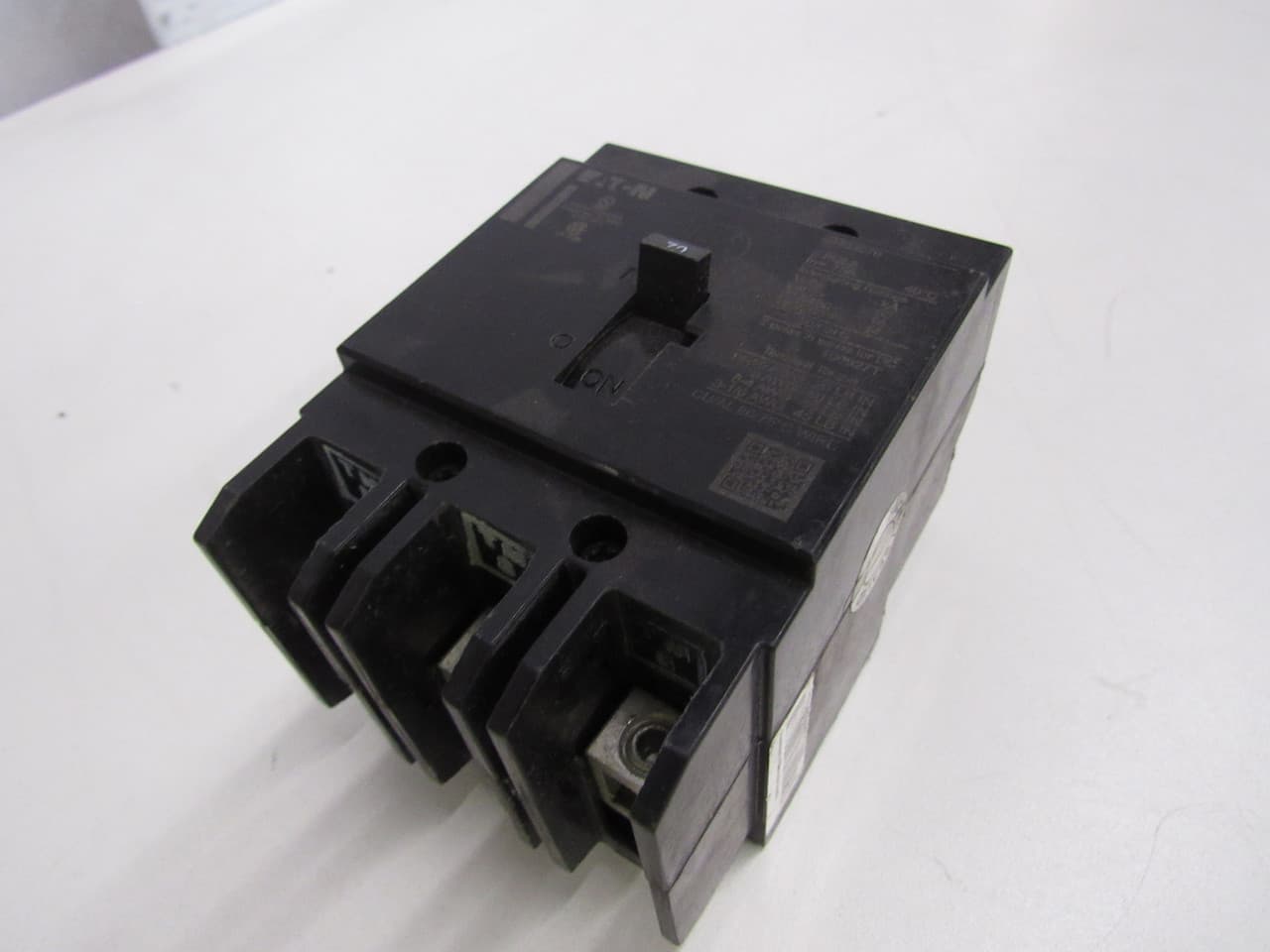 Eaton GHB3070 GHB3070 Eaton - Eaton Series C complete molded case circuit breaker, G-frame, GHB, Complete breaker, Fixed thermal, Fixed magnetic trip type, Three-pole, 70 A, 480Y/277 Vac, 125/250 Vdc, 50/60 Hz Eaton GHB3070 GHB3070 Eaton - Eaton Series C complete molded case circuit breaker, G-frame, GHB, Complete breaker, Fixed thermal, Fixed magnetic trip type, Three-pole, 70 A, 480Y/277 Vac, 125/250 Vdc, 50/60 Hz
