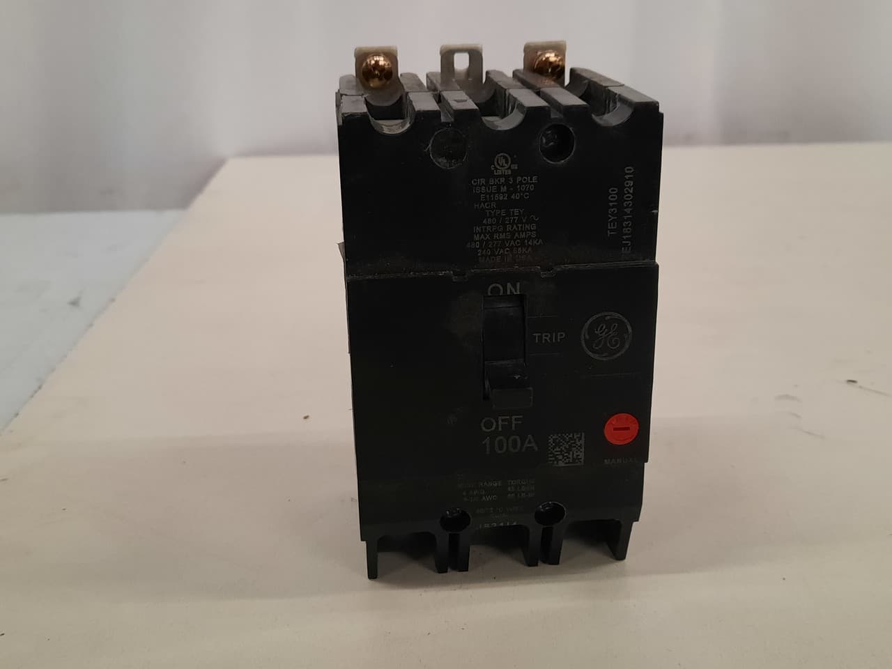 General Electric TEY3100 480/277 VAC 3-Phase, 100 A, 65 kA, 3-Pole, Copper/Aluminum Load Lug, Bolt-On Terminal, TEY-Frame, Molded Case, Non-Interchangeable, Circuit Breaker General Electric TEY3100 480/277 VAC 3-Phase, 100 A, 65 kA, 3-Pole, Copper/Aluminum Load Lug, Bolt-On Terminal, TEY-Frame, Molded Case, Non-Interchangeable, Circuit Breaker