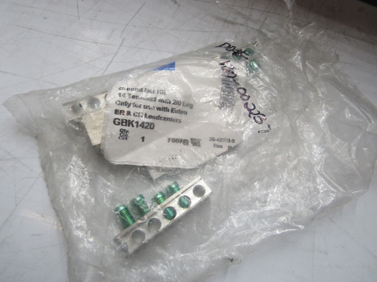 Eaton GBK1420 GBK1420 Eaton - Eaton CH Loadcenter and Breaker Accessories - 14 Terminal Ground Bar Kit,1-3/4 in mounting hole distance, 1-2/0 lug,Ground bar kit,CH,14 terminals,0.75 in,CH and BR loadcenters Eaton GBK1420 GBK1420 Eaton - Eaton CH Loadcenter and Breaker Accessories - 14 Terminal Ground Bar Kit,1-3/4 in mounting hole distance, 1-2/0 lug,Ground bar kit,CH,14 terminals,0.75 in,CH and BR loadcenters