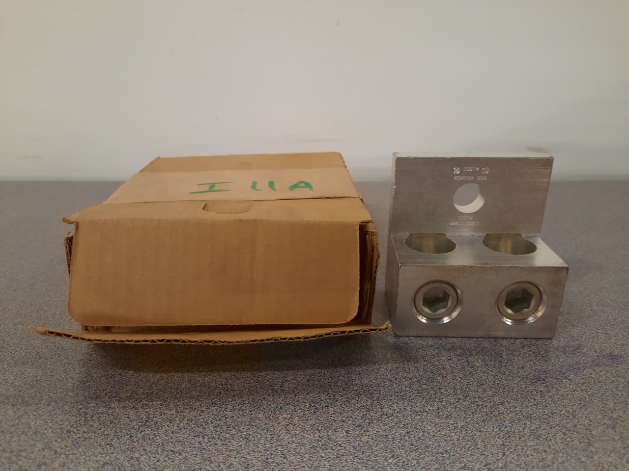 Ilsco AU-800 5/8" Stud, 3.375" L, 800 to 300 KCMIL Stranded, Silver, Electro Tin Plated Aluminum Alloy, 1-Hole, 2-Conductor, Chamfered Wire Entry, Dual Rated Ilsco AU-800 5/8" Stud, 3.375" L, 800 to 300 KCMIL Stranded, Silver, Electro Tin Plated Aluminum Alloy, 1-Hole, 2-Conductor, Chamfered Wire Entry, Dual Rated