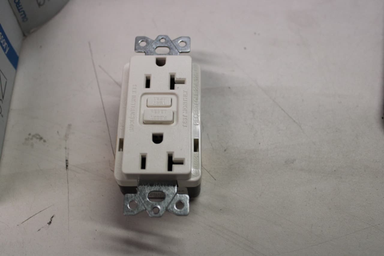 Lutron SCR-20-GFCI-BI Lutron SCR-20-GFCI-BI Light and Dimmer Switches EA Lutron SCR-20-GFCI-BI Lutron SCR-20-GFCI-BI Light and Dimmer Switches EA