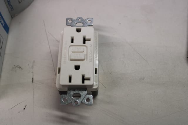 SCR-20-GFCI-BI Part Image. Manufactured by Lutron.