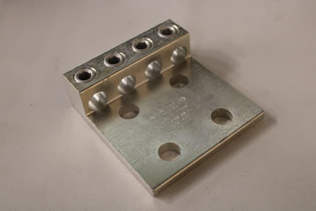 T4A4-250N Part Image. Manufactured by Ilsco.