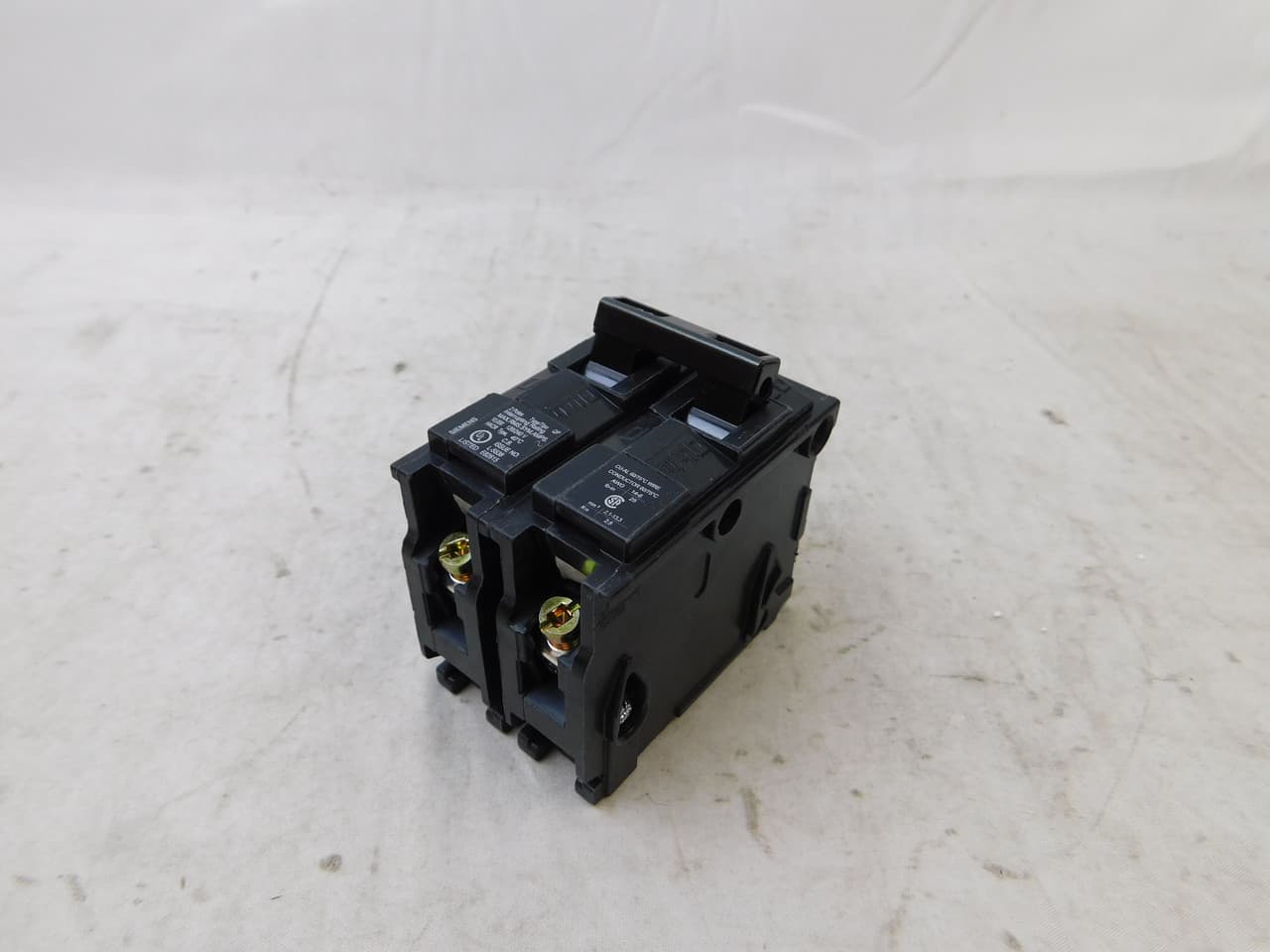 Siemens Q230 120/240 VAC, 30 A, 10 kA Interrupt, 2-Pole, Plug-In Mount, QP-Frame, Common Trip, Circuit Breaker Siemens Q230 120/240 VAC, 30 A, 10 kA Interrupt, 2-Pole, Plug-In Mount, QP-Frame, Common Trip, Circuit Breaker