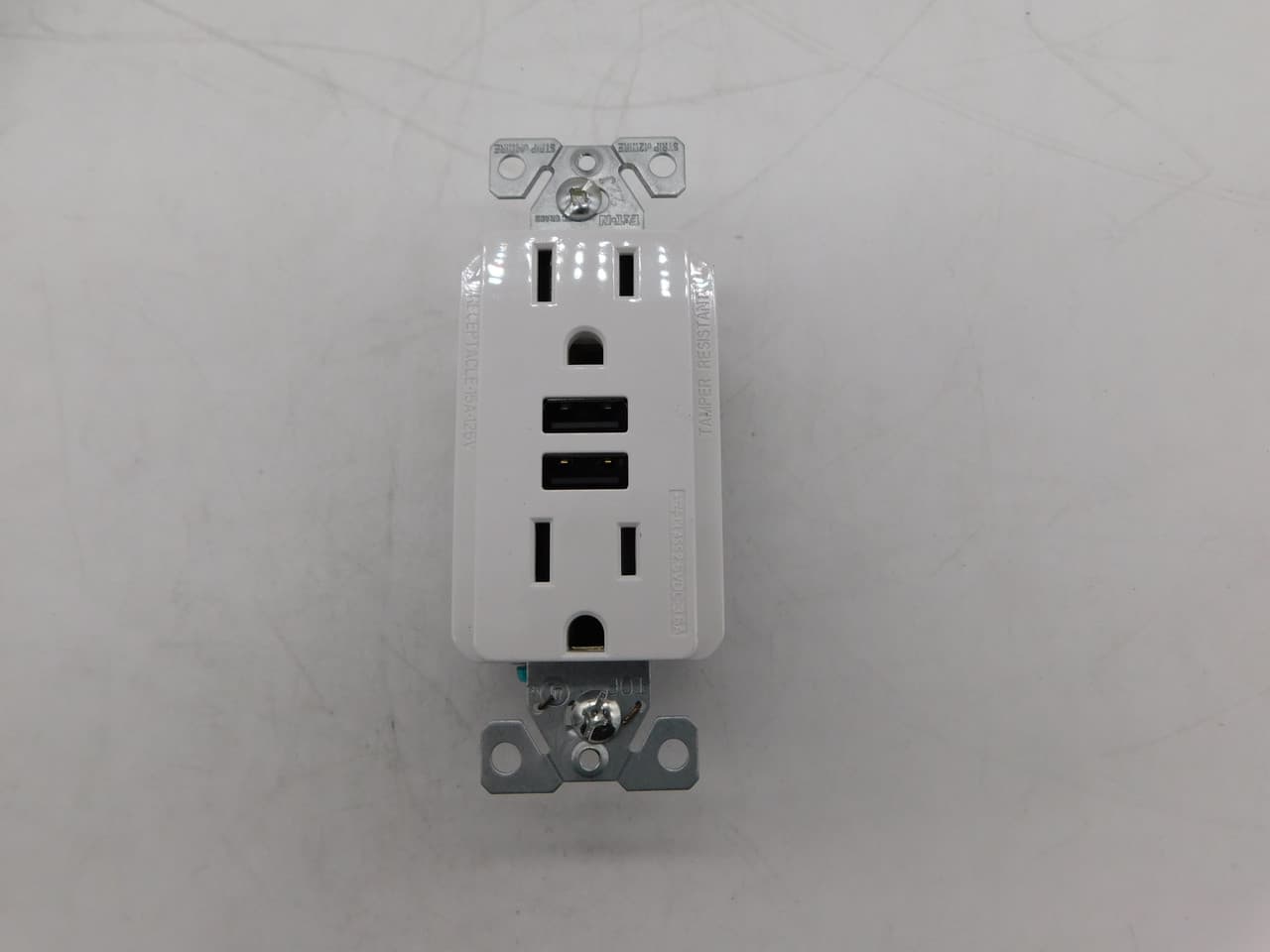 Eaton TR7765W-BOX 125 VAC, 15 A, 3.6 A 2-Port USB, 5 VDC, 2-Pole 3-Wire Grounding, NEMA 5-15R, White, Thermoplastic, Back/Side Wiring, Decorator Duplex, Type A, Tamper Resistant Eaton TR7765W-BOX 125 VAC, 15 A, 3.6 A 2-Port USB, 5 VDC, 2-Pole 3-Wire Grounding, NEMA 5-15R, White, Thermoplastic, Back/Side Wiring, Decorator Duplex, Type A, Tamper Resistant