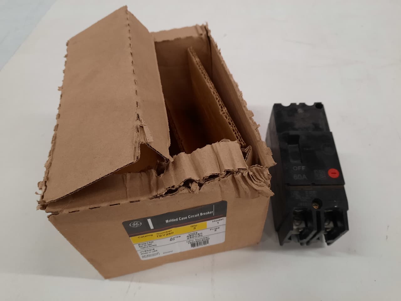 General Electric TEY260 480/277 VAC 3-Phase, 60 A, 2-Pole, Branch, Fixed Thermal Magnetic General Electric TEY260 480/277 VAC 3-Phase, 60 A, 2-Pole, Branch, Fixed Thermal Magnetic