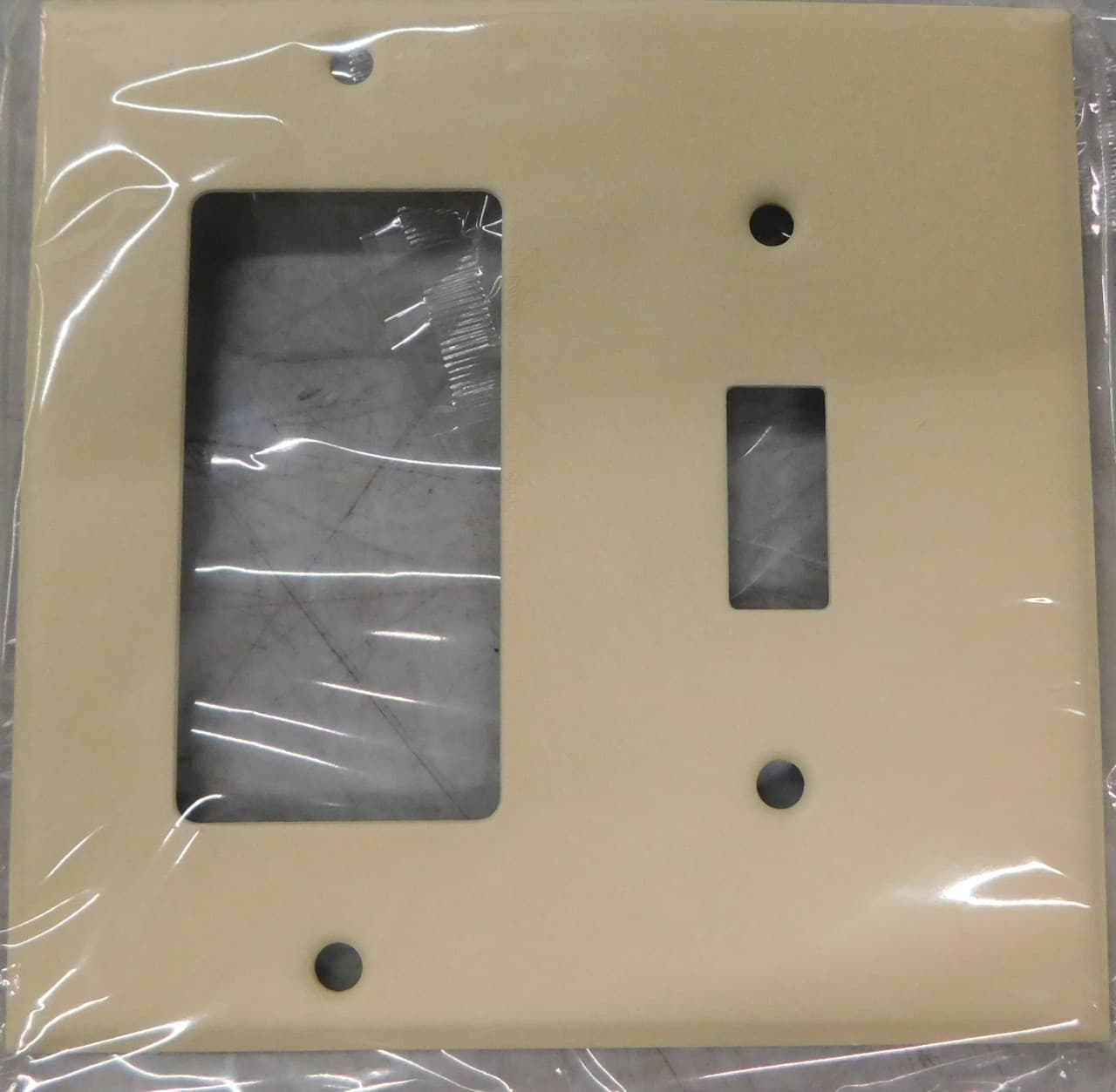 Mulberry 99432 GFI SURGE TYPE, STEEL MATERIAL, WRINKLED FINISH, IVORY COLOR, 1-BLOCK DUPLEX RECEPTACLE, 1-TOGGLE SWITCH CONFIGURATION, 2 GANG(S), STANDARD DESIGNATED SIZE Mulberry 99432 GFI SURGE TYPE, STEEL MATERIAL, WRINKLED FINISH, IVORY COLOR, 1-BLOCK DUPLEX RECEPTACLE, 1-TOGGLE SWITCH CONFIGURATION, 2 GANG(S), STANDARD DESIGNATED SIZE