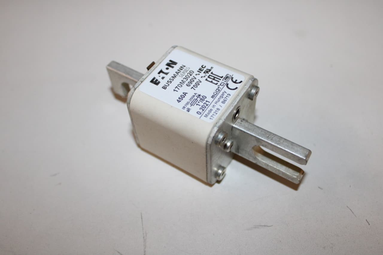 Cooper Bussmann 170M3020 170M3020 Cooper Bussmann - Eaton Bussmann series high speed square body fuse, 1250V (IEC), 1300V (UL), 450A, 200 kAIC, Top fuse status indicator, Fuse, Blade end X blade end, Class aR, DIN 43 620 - 170M3020 Cooper Bussmann 170M3020 170M3020 Cooper Bussmann - Eaton Bussmann series high speed square body fuse, 1250V (IEC), 1300V (UL), 450A, 200 kAIC, Top fuse status indicator, Fuse, Blade end X blade end, Class aR, DIN 43 620 - 170M3020