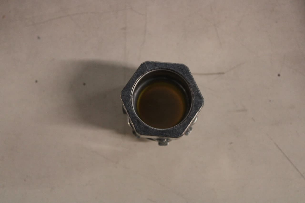 Arlington Industries 822A EMT Compression Connectors with Insulated Throat, 1", Silver Arlington Industries 822A EMT Compression Connectors with Insulated Throat, 1", Silver