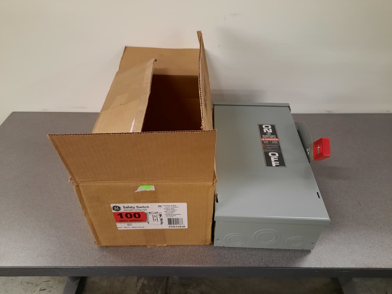 General Electric THN3363R 240/480/600 VAC, 250 VDC, 100 A, 3-Pole, 3-Wire, NEMA 3R, Class H/K/J/R, Non-Fusible, Heavy Duty, Outdoor General Electric THN3363R 240/480/600 VAC, 250 VDC, 100 A, 3-Pole, 3-Wire, NEMA 3R, Class H/K/J/R, Non-Fusible, Heavy Duty, Outdoor