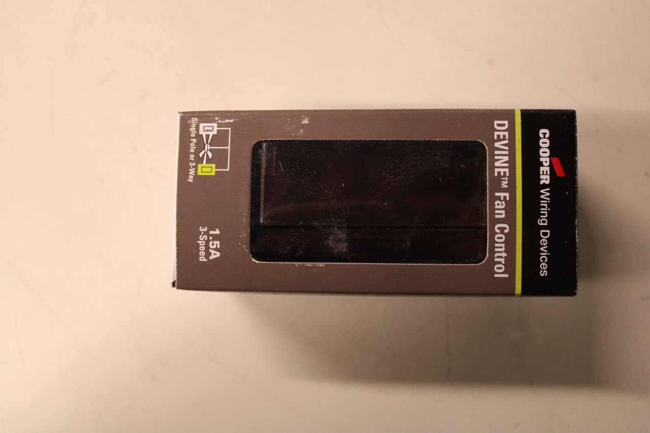 Eaton DFS15P-B 120 VAC, 1.5 A, 1-Pole/3-Way, Brown, 3-Speed, Decorator Preset On/Off, Fan Speed Control Eaton DFS15P-B 120 VAC, 1.5 A, 1-Pole/3-Way, Brown, 3-Speed, Decorator Preset On/Off, Fan Speed Control