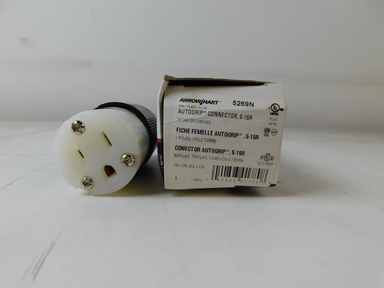 Eaton 5269N 5269N Eaton - Eaton Arrow Hart auto grip straight blade connector, #18-12 AWG, 15A, Industrial, 125V, Back wire, Black and white, Brass, Nylon, 5-15R, Two-pole, three-wire, grounding, Screw, Nylon, Core pack Eaton 5269N 5269N Eaton - Eaton Arrow Hart auto grip straight blade connector, #18-12 AWG, 15A, Industrial, 125V, Back wire, Black and white, Brass, Nylon, 5-15R, Two-pole, three-wire, grounding, Screw, Nylon, Core pack