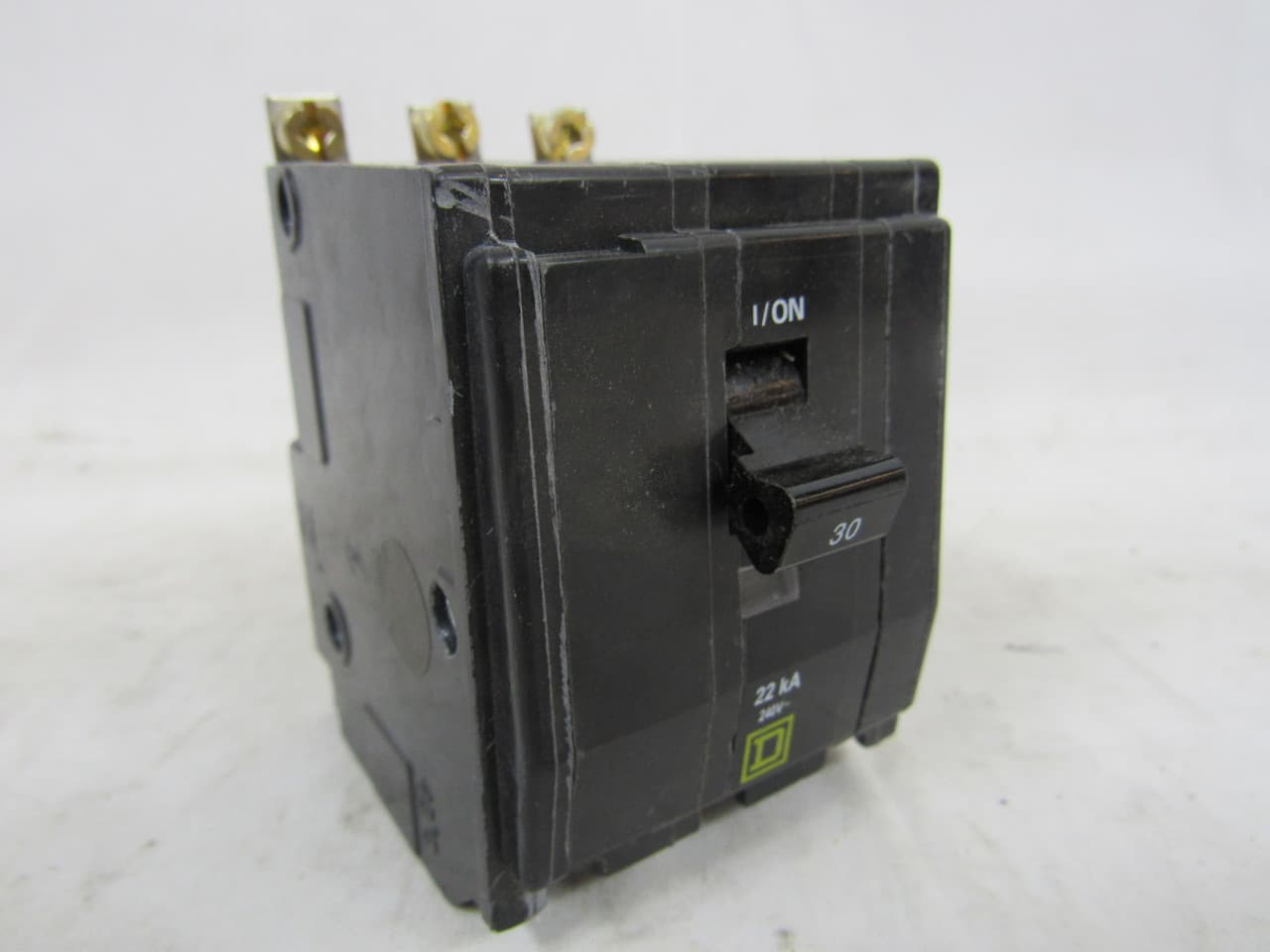 Schneider Electric QOB330 Square D by Schneider Electric QOB330 is a Miniature Circuit Breaker (MCB) designed for bolt-on mounting. It features a rated current of 30A and accommodates a bolt-on connection type. This MCB is compatible with a voltage rating of 48Vdc and 120V/240V AC, supporting a cross-section of 14-8AWG for 1 cable Al/Cu. It is a 3 Pole device with a short circuit breaking rating of 10kA at 240Vac and 5kA at 48Vdc. The terminals are of the press plate type. Schneider Electric QOB330 Square D by Schneider Electric QOB330 is a Miniature Circuit Breaker (MCB) designed for bolt-on mounting. It features a rated current of 30A and accommodates a bolt-on connection type. This MCB is compatible with a voltage rating of 48Vdc and 120V/240V AC, supporting a cross-section of 14-8AWG for 1 cable Al/Cu. It is a 3 Pole device with a short circuit breaking rating of 10kA at 240Vac and 5kA at 48Vdc. The terminals are of the press plate type.