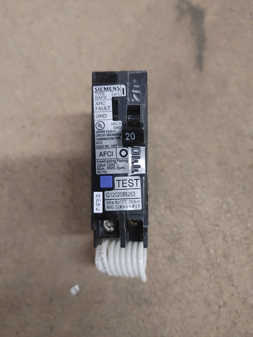 Siemens B120AFCH 120 VAC, 20 A, 22 kA, 1-Pole, Bolt-On Mount, Combination, Arc Fault, Circuit Breaker Siemens B120AFCH 120 VAC, 20 A, 22 kA, 1-Pole, Bolt-On Mount, Combination, Arc Fault, Circuit Breaker