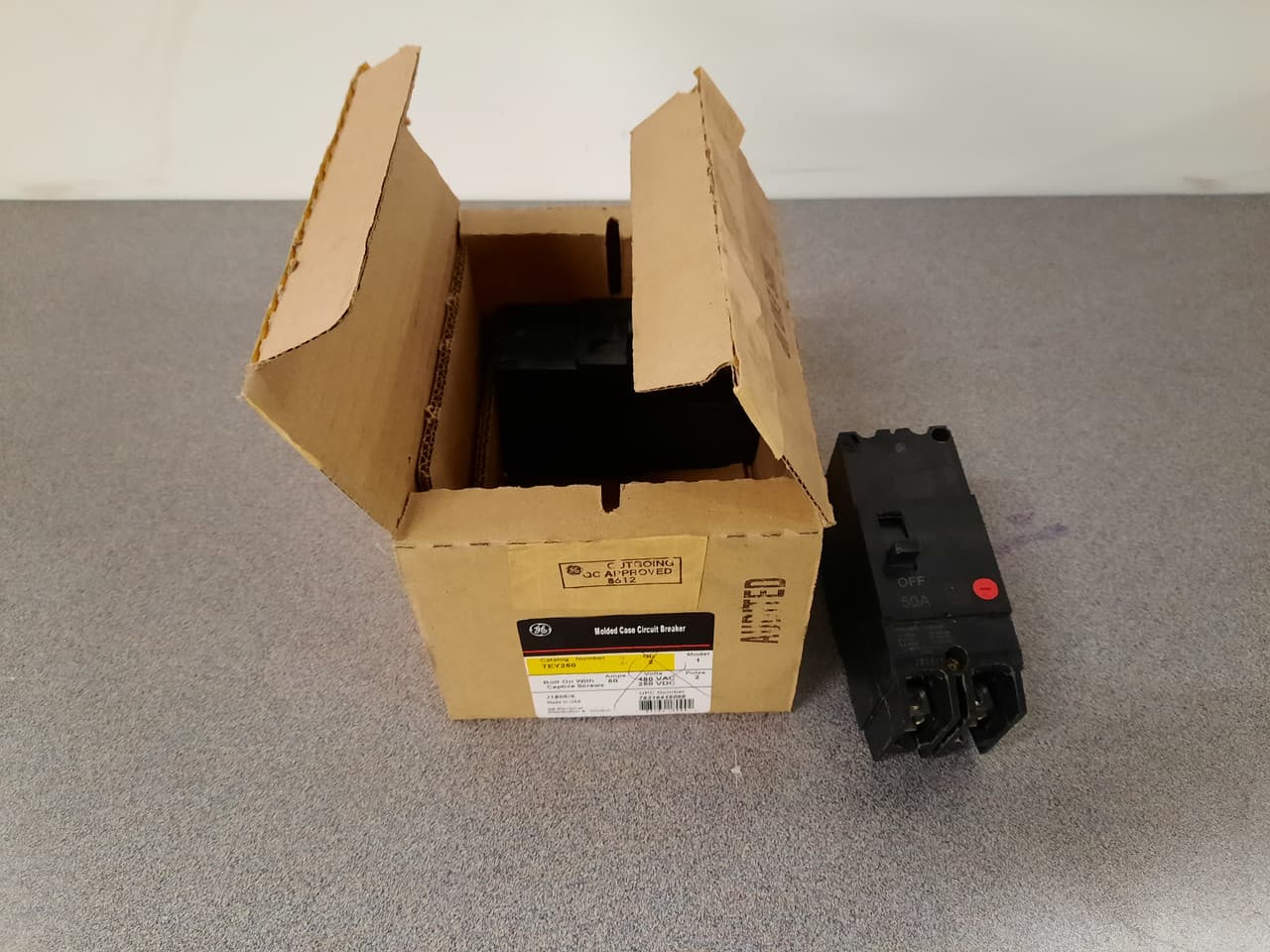 General Electric TEY250 480/277 VAC 3-Phase, 50 A, 65 kA, 2-Pole, Copper/Aluminum Load Lug, Bolt-On Terminal, TEY-Frame, Molded Case, Non-Interchangeable General Electric TEY250 480/277 VAC 3-Phase, 50 A, 65 kA, 2-Pole, Copper/Aluminum Load Lug, Bolt-On Terminal, TEY-Frame, Molded Case, Non-Interchangeable