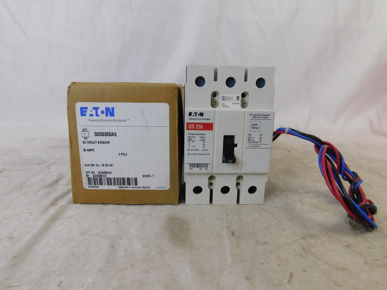 Eaton GD3035DA3 GD3035DA3 Eaton - Eaton Series C complete molded case circuit breaker, G-frame, GD, Fixed thermal and magnetic trips, Three-pole, 35A, 480 Vac, 125/250 Vdc, 65 kAIC at 240 Vac, 14 kAIC at 480 Vac, Line/load, 1A-1B w/right pigtail, Ring type, Ring type Eaton GD3035DA3 GD3035DA3 Eaton - Eaton Series C complete molded case circuit breaker, G-frame, GD, Fixed thermal and magnetic trips, Three-pole, 35A, 480 Vac, 125/250 Vdc, 65 kAIC at 240 Vac, 14 kAIC at 480 Vac, Line/load, 1A-1B w/right pigtail, Ring type, Ring type