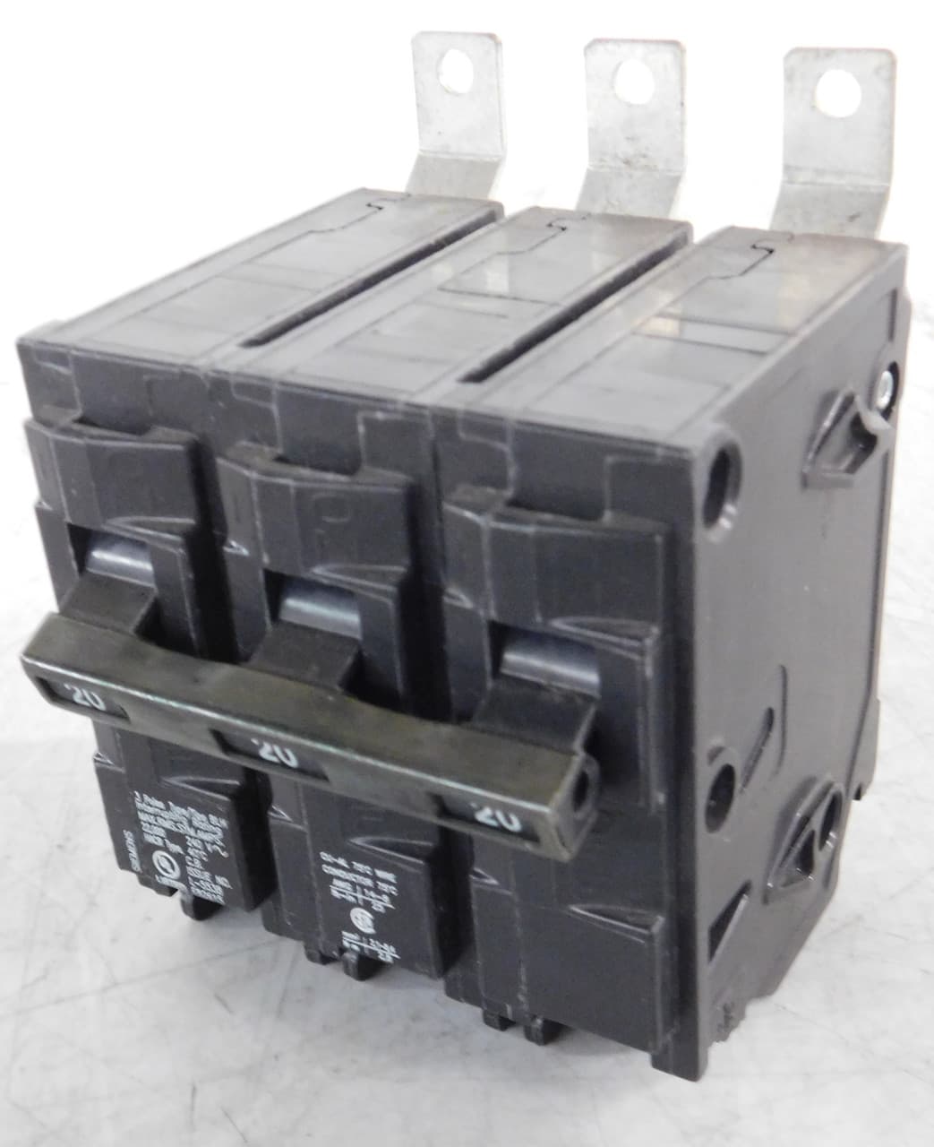 Siemens B320H 240 VAC, 20 A, 22 kA, 3-Pole, Bolt-On Mount, Molded Case, Common Trip, Branch Siemens B320H 240 VAC, 20 A, 22 kA, 3-Pole, Bolt-On Mount, Molded Case, Common Trip, Branch