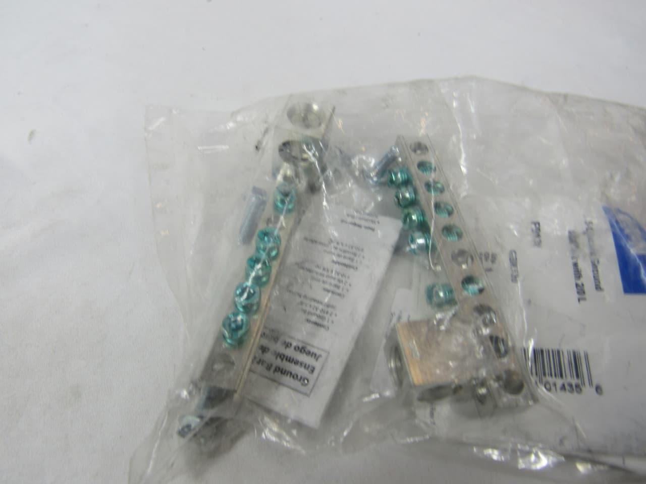 Eaton GBK520 GBK520 Eaton - Eaton CH Loadcenter and Breaker Accessories - 5 Terminal Ground Bar Kit,1-3/4 in mounting hole distance, 1-2/0 lug,Ground bar kit,CH,5 terminals,0.75 in,CH loadcenters, for 2/4 circuit loadcenters use type gbk5 or gbk520 ground bar Eaton GBK520 GBK520 Eaton - Eaton CH Loadcenter and Breaker Accessories - 5 Terminal Ground Bar Kit,1-3/4 in mounting hole distance, 1-2/0 lug,Ground bar kit,CH,5 terminals,0.75 in,CH loadcenters, for 2/4 circuit loadcenters use type gbk5 or gbk520 ground bar