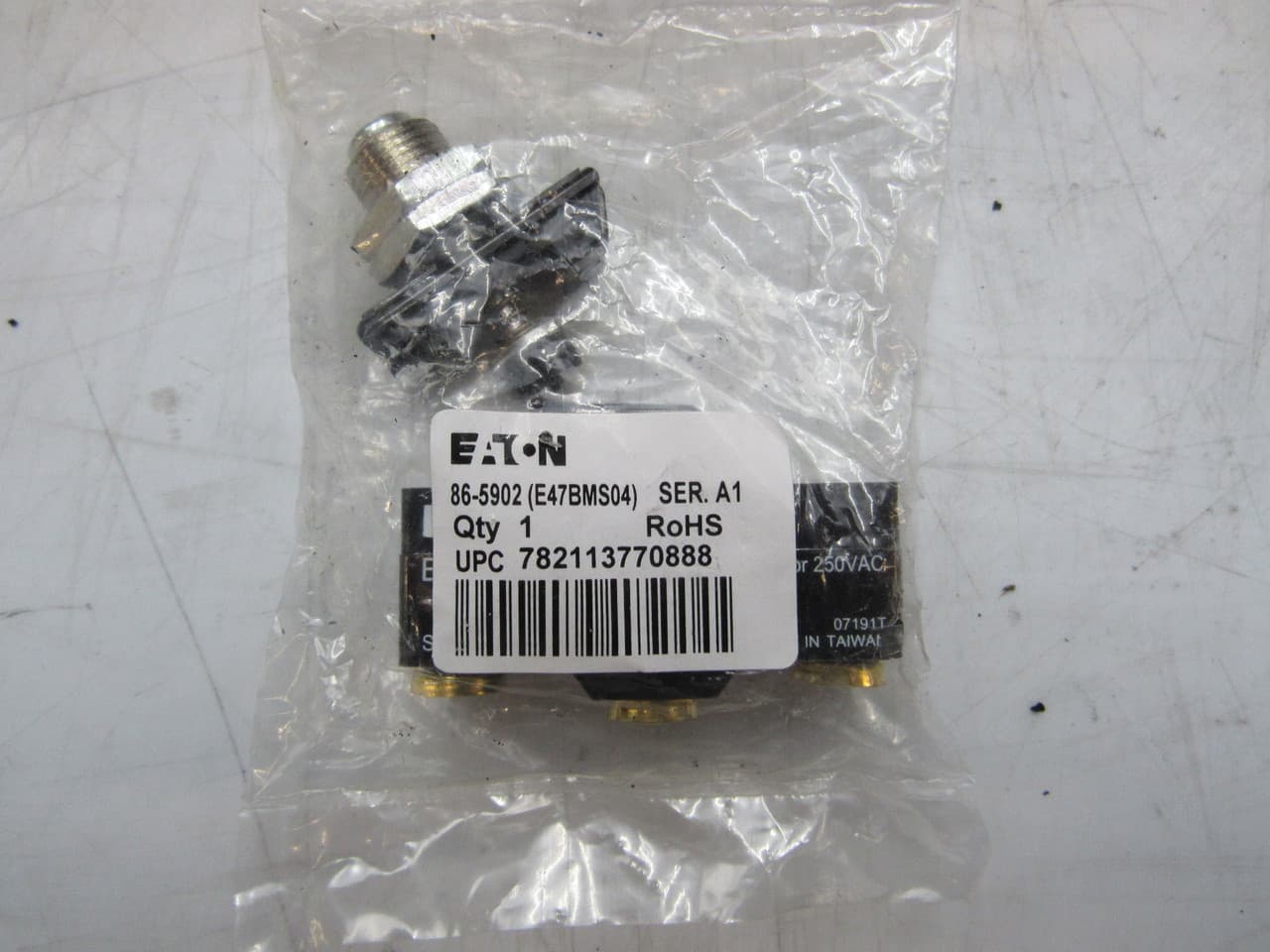 Eaton E47BMS04 E47BMS04 Eaton - Precision Limit Switch, E47, Extended straight plunger, Screw Terminals, 15A at 250 Vac, 6A at 30 Vdc, 0.01 mm/s-1m/s, 1-SPDT (Form C) Eaton E47BMS04 E47BMS04 Eaton - Precision Limit Switch, E47, Extended straight plunger, Screw Terminals, 15A at 250 Vac, 6A at 30 Vdc, 0.01 mm/s-1m/s, 1-SPDT (Form C)