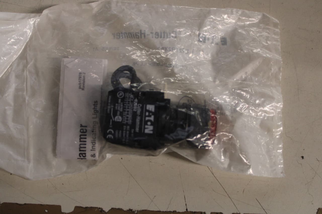 Eaton E22TB3X83 Eaton E22TB3X83 Pushbuttons EA Eaton E22TB3X83 Eaton E22TB3X83 Pushbuttons EA